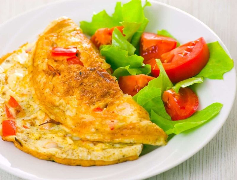 Omelete de Frango com Salada